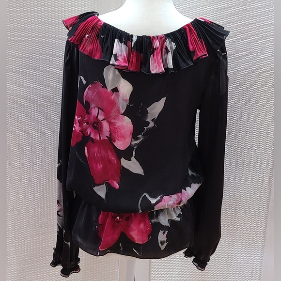 White House Black Market ruffle neck floral top size Small - Picture 2 of 2